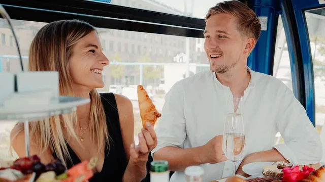 Frühstück über Dresden im Riesenrad