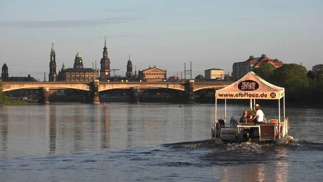 Flossfahrt auf der Elbe in Dresden - Rundfahrt