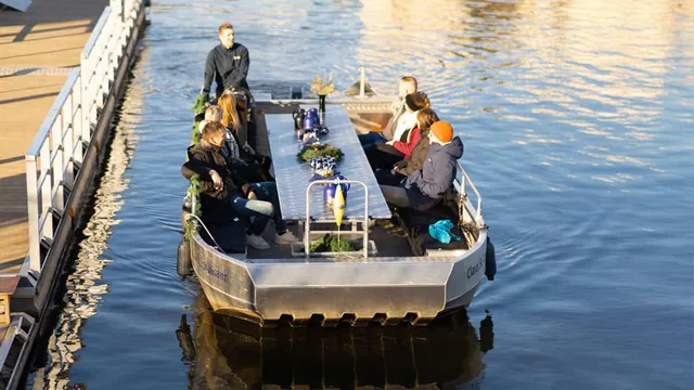 Motorboot Tour mit Glühwein durch Leipzig