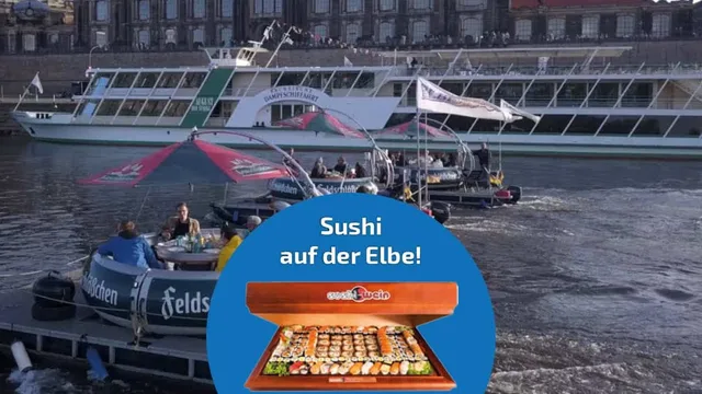 Sushi Fahrt mit dem Boot auf der Elbe