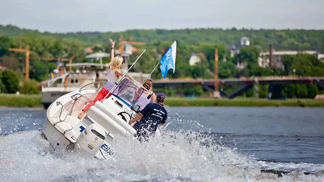 Speedboot Tour in Dresden - Weinland